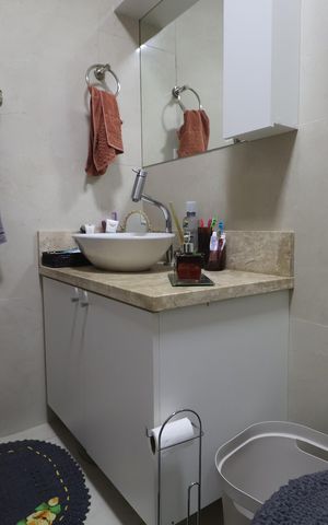 Casa à venda com 170m², 3 quartos e 3 vagasBanheiro suíte 1
