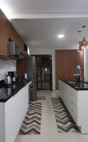 Casa à venda com 170m², 3 quartos e 3 vagasCozinha - Armários