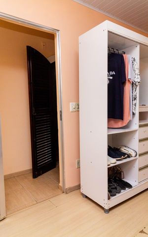 Casa à venda com 280m², 8 quartos e 5 vagas Casa à venda com 280m², 8 quartos e 5 vagasCASA 1: QUARTO 2