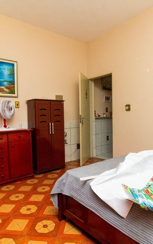 Casa à venda com 280m², 8 quartos e 5 vagas Casa à venda com 280m², 8 quartos e 5 vagasCASA 2: QUARTO