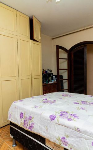 Casa à venda com 280m², 8 quartos e 5 vagas Casa à venda com 280m², 8 quartos e 5 vagasCASA 1: QUARTO 1