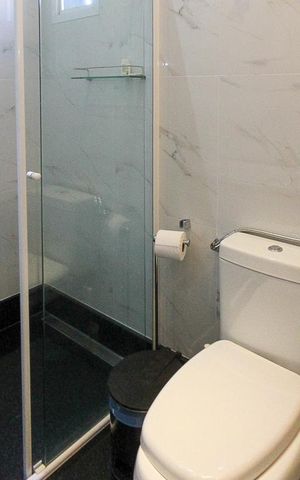 Apartamento para alugar com 380m², 4 quartos e 6 vagas Apartamento para alugar com 380m², 4 quartos e 6 vagasBanheiro da Suite