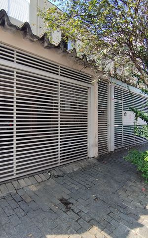 Casa à venda com 760m², 7 quartos e 2 vagas Casa à venda com 760m², 7 quartos e 2 vagasFachada