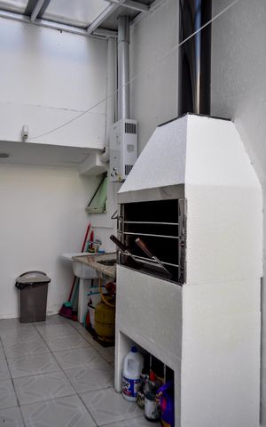 Casa de condomínio à venda com 230m², 3 quartos e 2 vagas Casa de condomínio à venda com 230m², 3 quartos e 2 vagasChurrasqueira