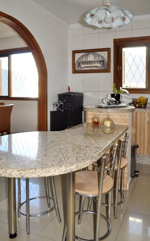 Casa de condomínio à venda com 230m², 3 quartos e 2 vagas Casa de condomínio à venda com 230m², 3 quartos e 2 vagasCozinha