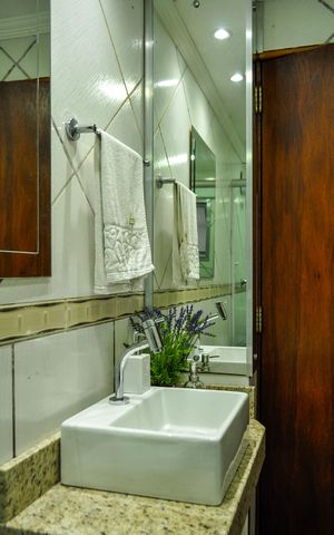 Casa de condomínio à venda com 230m², 3 quartos e 2 vagas Casa de condomínio à venda com 230m², 3 quartos e 2 vagasBanheiro da Área Gourmet