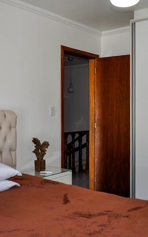 Casa de condomínio à venda com 230m², 3 quartos e 2 vagas Casa de condomínio à venda com 230m², 3 quartos e 2 vagasQuarto 1