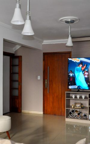 Casa de condomínio à venda com 230m², 3 quartos e 2 vagas Casa de condomínio à venda com 230m², 3 quartos e 2 vagasSala