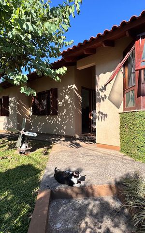Casa à venda com 159m², 3 quartos e 2 vagas Casa à venda com 159m², 3 quartos e 2 vagasÁrea Externa