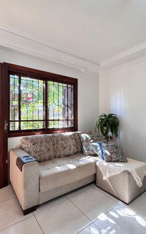 Casa à venda com 159m², 3 quartos e 2 vagas Casa à venda com 159m², 3 quartos e 2 vagasSala