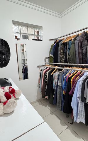 Casa à venda com 159m², 3 quartos e 2 vagas Casa à venda com 159m², 3 quartos e 2 vagasCloset