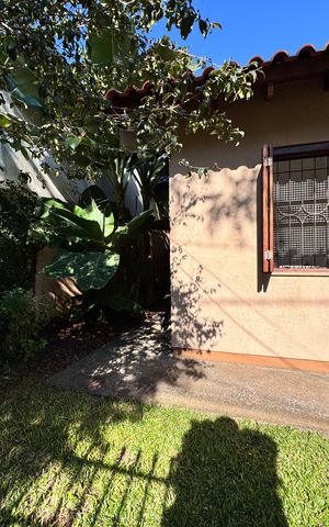 Casa à venda com 159m², 3 quartos e 2 vagas Casa à venda com 159m², 3 quartos e 2 vagasÁrea Externa