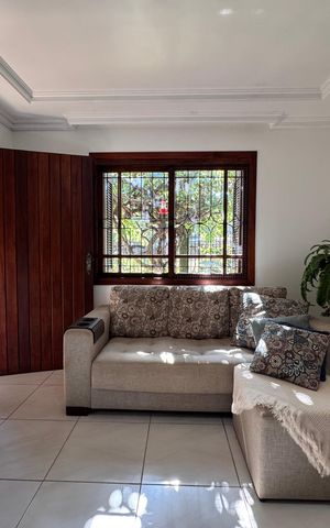 Casa à venda com 159m², 3 quartos e 2 vagas Casa à venda com 159m², 3 quartos e 2 vagasSala