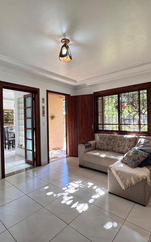 Casa à venda com 159m², 3 quartos e 2 vagas Casa à venda com 159m², 3 quartos e 2 vagasSala