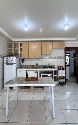 Casa à venda com 159m², 3 quartos e 2 vagas Casa à venda com 159m², 3 quartos e 2 vagasCozinha