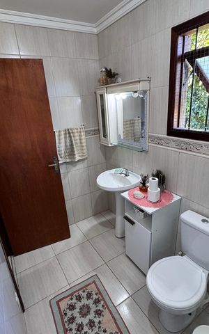 Casa à venda com 159m², 3 quartos e 2 vagas Casa à venda com 159m², 3 quartos e 2 vagasBanheiro