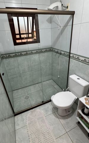 Casa à venda com 159m², 3 quartos e 2 vagas Casa à venda com 159m², 3 quartos e 2 vagasBanheiro