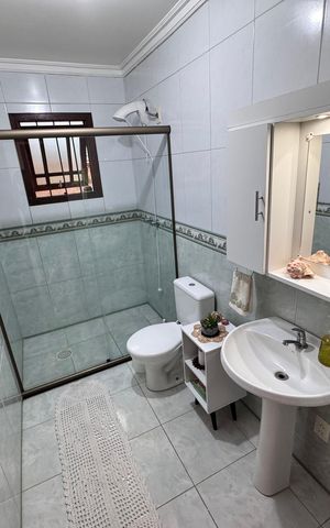 Casa à venda com 159m², 3 quartos e 2 vagas Casa à venda com 159m², 3 quartos e 2 vagasBanheiro
