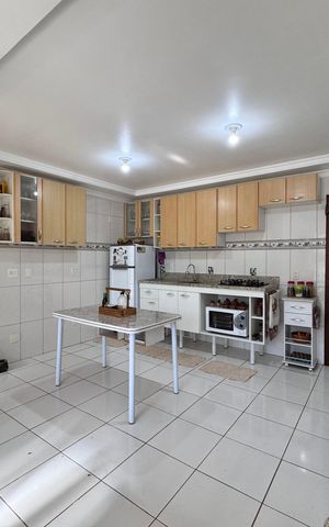 Casa à venda com 159m², 3 quartos e 2 vagas Casa à venda com 159m², 3 quartos e 2 vagasCozinha