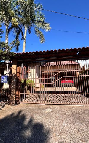 Casa à venda com 159m², 3 quartos e 2 vagas Casa à venda com 159m², 3 quartos e 2 vagasFachada