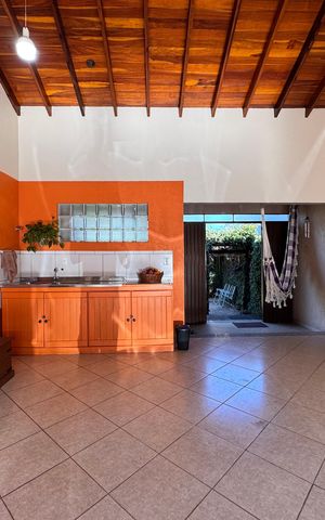 Casa à venda com 159m², 3 quartos e 2 vagas Casa à venda com 159m², 3 quartos e 2 vagasÁrea Externa