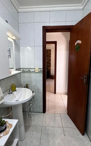 Casa à venda com 159m², 3 quartos e 2 vagas Casa à venda com 159m², 3 quartos e 2 vagasBanheiro