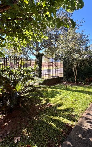 Casa à venda com 159m², 3 quartos e 2 vagas Casa à venda com 159m², 3 quartos e 2 vagasÁrea Externa