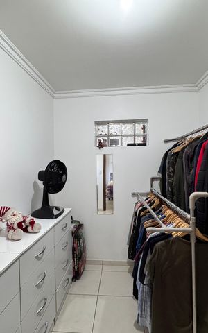 Casa à venda com 159m², 3 quartos e 2 vagas Casa à venda com 159m², 3 quartos e 2 vagasCloset