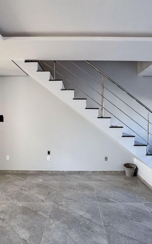 Casa à venda com 152m², 3 quartos e 3 vagas Casa à venda com 152m², 3 quartos e 3 vagasSala