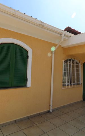 Casa à venda com 225m², 3 quartos e 6 vagasFachada