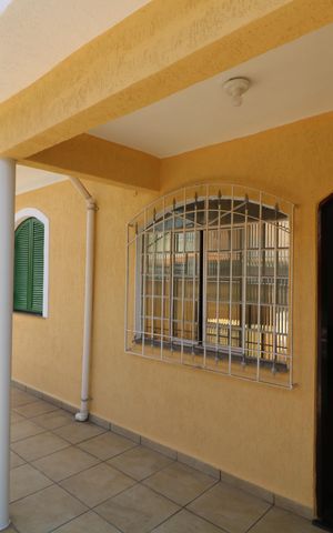 Casa à venda com 225m², 3 quartos e 6 vagasFachada