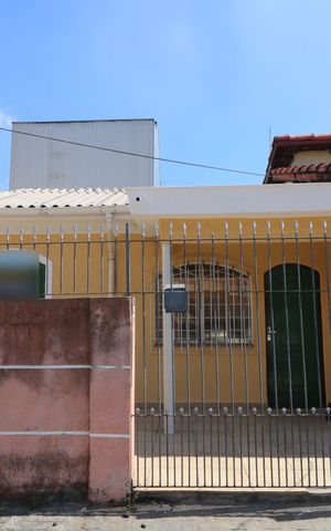 Casa à venda com 225m², 3 quartos e 6 vagasFachada