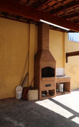 Casa à venda com 225m², 3 quartos e 6 vagasChurrasqueira