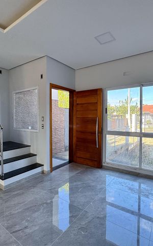 Casa à venda com 152m², 3 quartos e 2 vagas Casa à venda com 152m², 3 quartos e 2 vagasSala