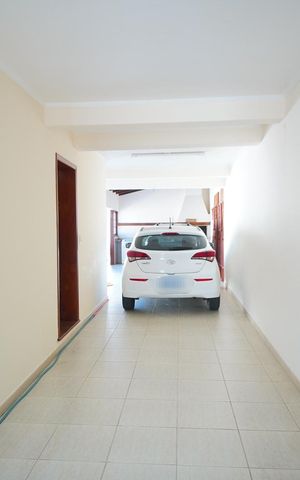 Casa à venda com 313m², 4 quartos e 4 vagasGaragem