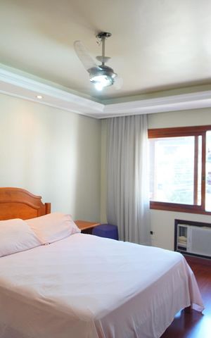 Casa à venda com 313m², 4 quartos e 4 vagasSuíte