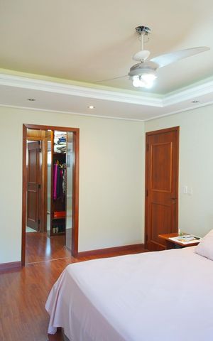 Casa à venda com 313m², 4 quartos e 4 vagasSuíte