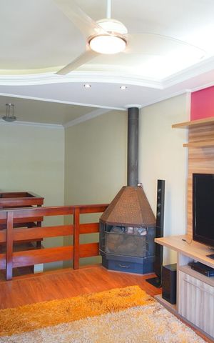 Casa à venda com 313m², 4 quartos e 4 vagasSala de TV