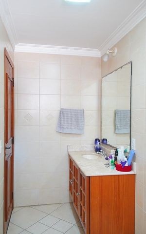 Casa à venda com 313m², 4 quartos e 4 vagasBanheiro Corredor