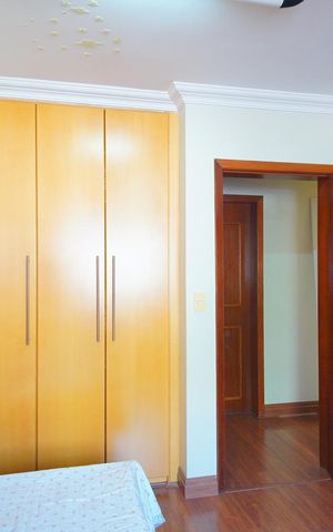 Casa à venda com 313m², 4 quartos e 4 vagasQuarto 