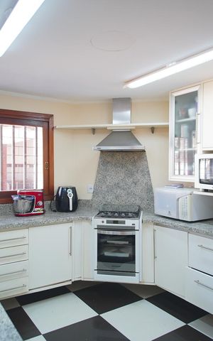 Casa à venda com 313m², 4 quartos e 4 vagasCozinha