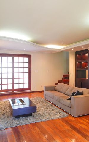 Casa à venda com 313m², 4 quartos e 4 vagasSala de Estar