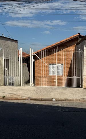 Casa à venda com 66m², 2 quartos e 2 vagas Casa à venda com 66m², 2 quartos e 2 vagasFachada