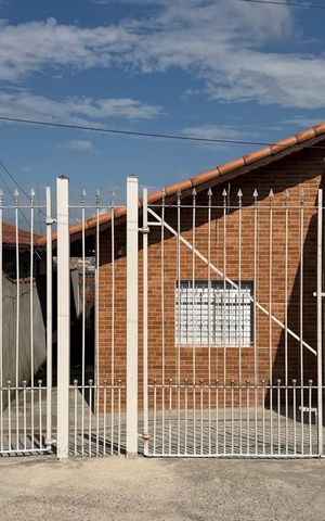 Casa à venda com 66m², 2 quartos e 2 vagas Casa à venda com 66m², 2 quartos e 2 vagasFachada