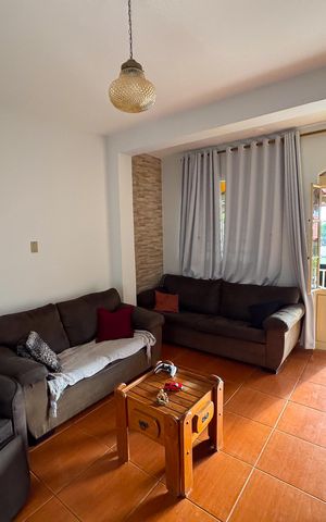 Casa à venda com 280m², 3 quartos e 6 vagas Casa à venda com 280m², 3 quartos e 6 vagasSala