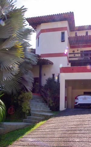 Casa de condomínio à venda com 480m², 5 quartos e 2 vagas Casa de condomínio à venda com 480m², 5 quartos e 2 vagasQuintal