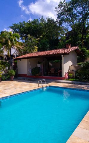 Casa de condomínio à venda com 480m², 5 quartos e 2 vagas Casa de condomínio à venda com 480m², 5 quartos e 2 vagasQuintal