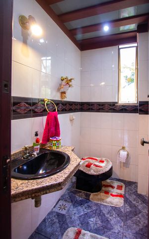 Casa de condomínio à venda com 480m², 5 quartos e 2 vagas Casa de condomínio à venda com 480m², 5 quartos e 2 vagasLavabo
