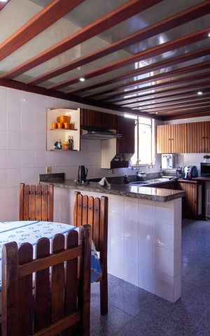 Casa de condomínio à venda com 480m², 5 quartos e 2 vagas Casa de condomínio à venda com 480m², 5 quartos e 2 vagasCozinha