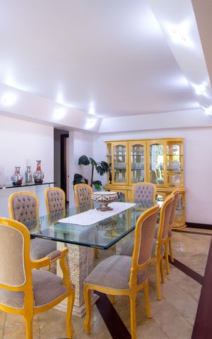 Casa de condomínio à venda com 480m², 5 quartos e 2 vagas Casa de condomínio à venda com 480m², 5 quartos e 2 vagasSala